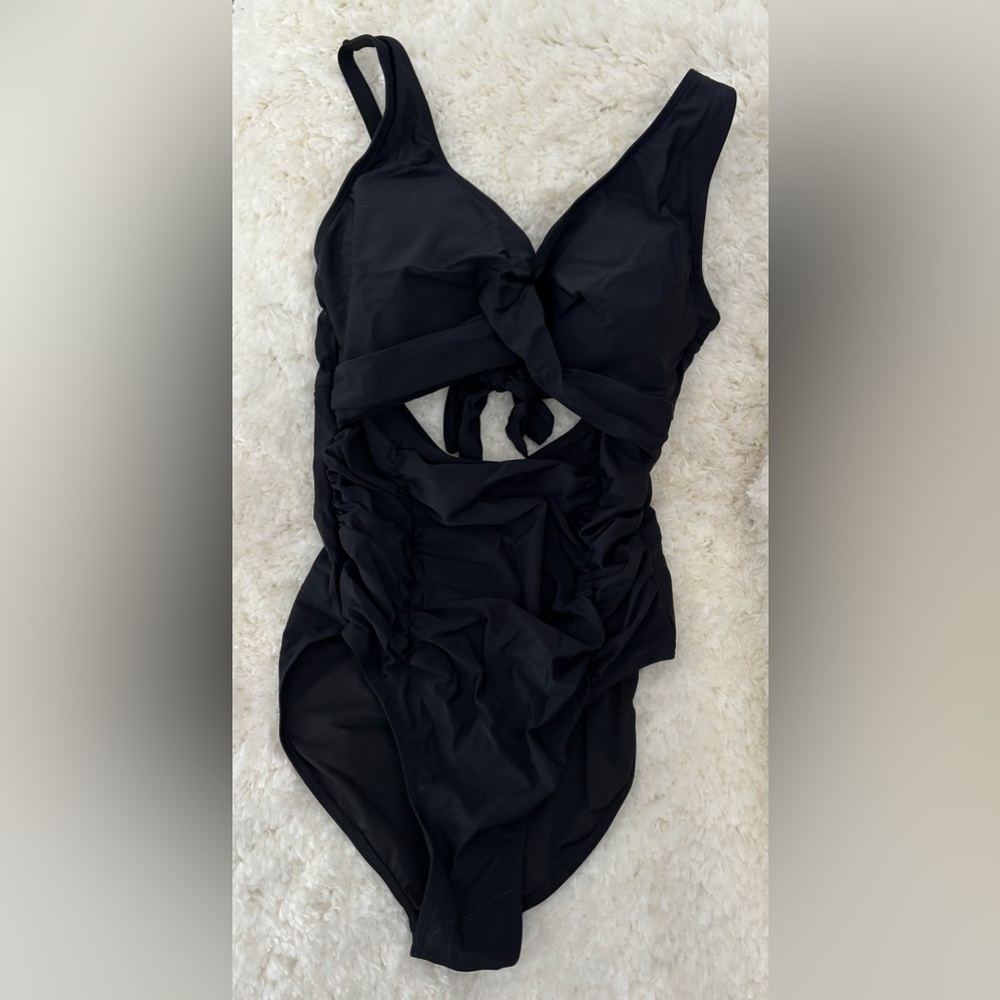 Chic Black Cutout One-Piece Swimsuit
